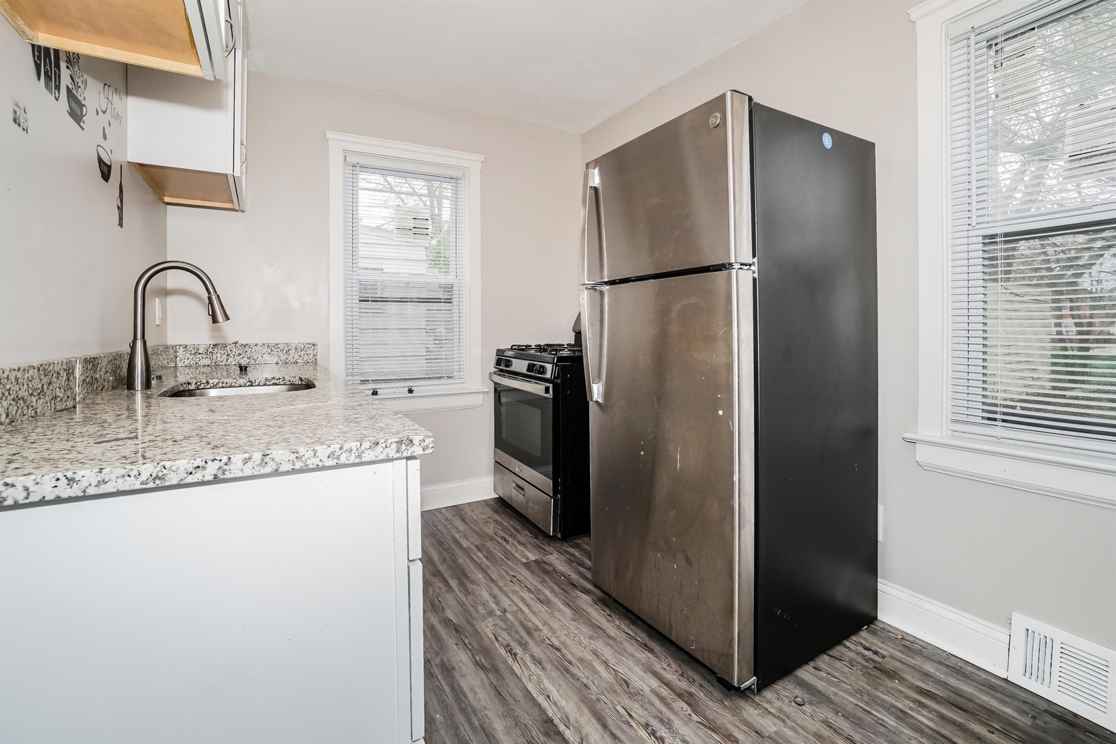 Building Photo - 19431 Tyronne Ave