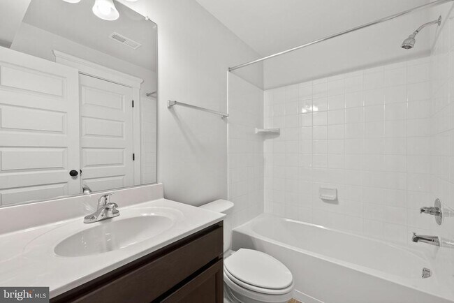 Building Photo - 513 Parkland Dr