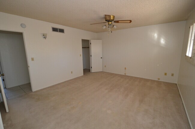 Building Photo - 7722 E Knollwood Cir