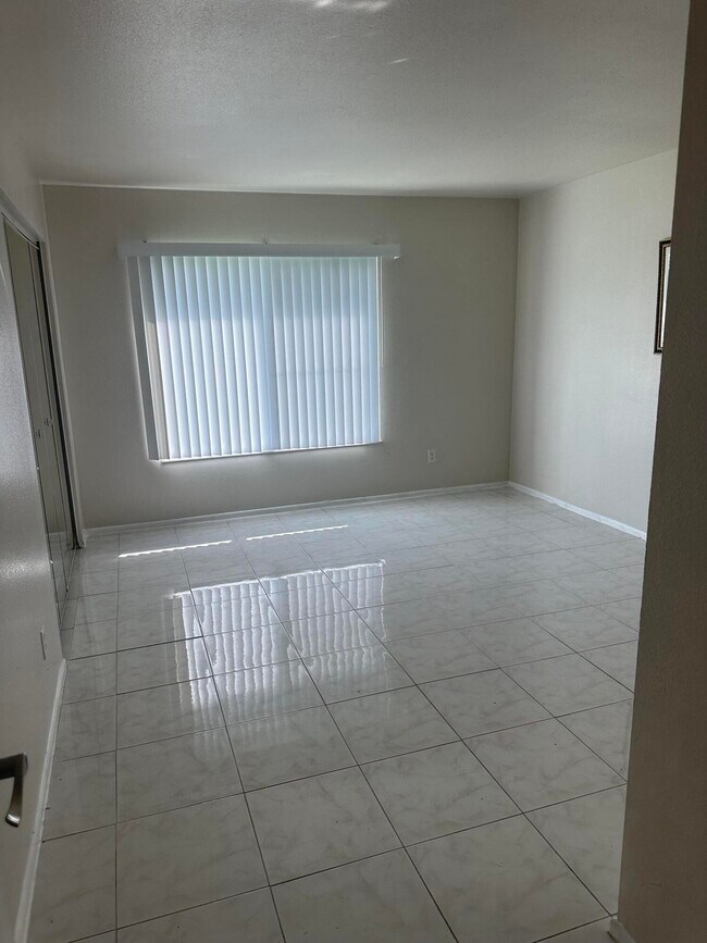 Building Photo - 1592 SE Burning Ct