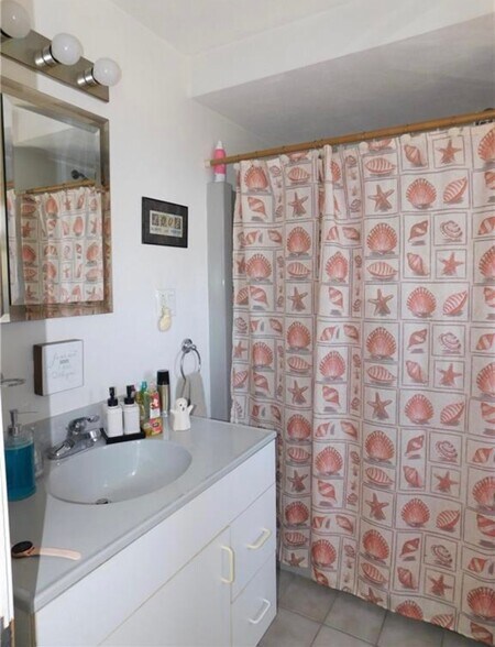 Building Photo - 242 Market St