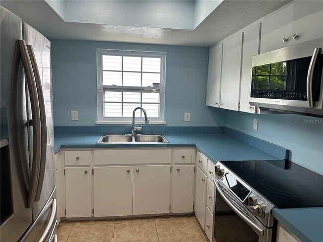 Building Photo - 2416 Webber St