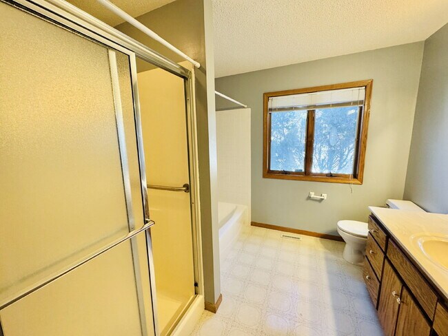 Building Photo - Charming Chaska Retreat: Spacious Single Family Homer 3-Bedroom 2.5 Bathroom Home with Finished B...