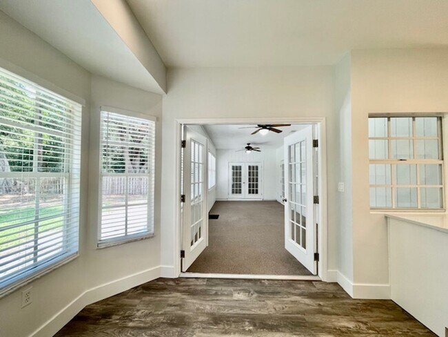Building Photo - 4/2 Home located in Cul-de-sac in Capri