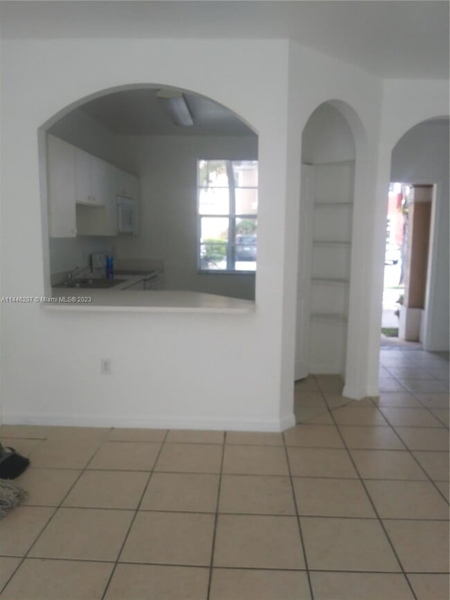 Building Photo - 638 E Mowry Ct