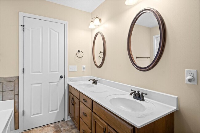 Building Photo - Pet Friendly Three Bedroom with Bonus!