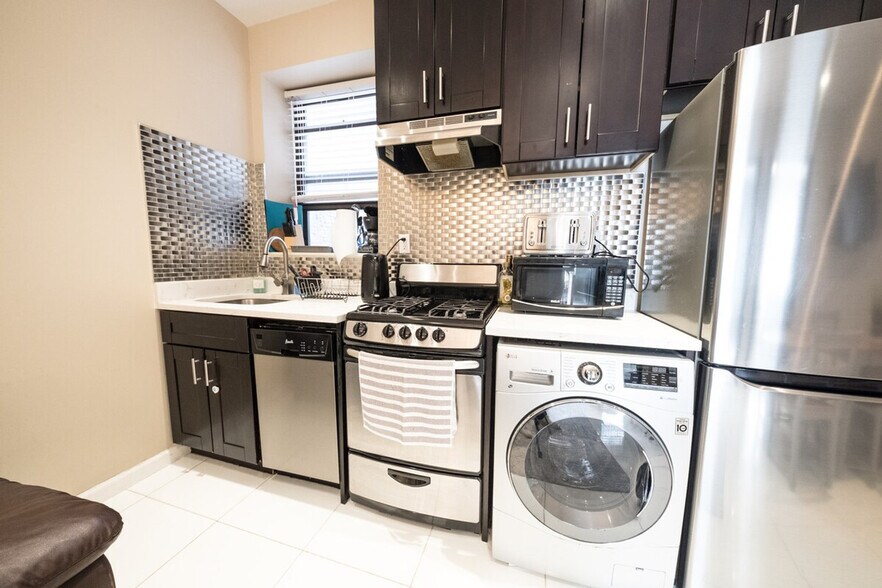 Building Photo - 5 W 101st St