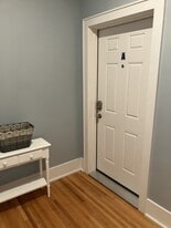 Building Photo - 10 S Lake Ave