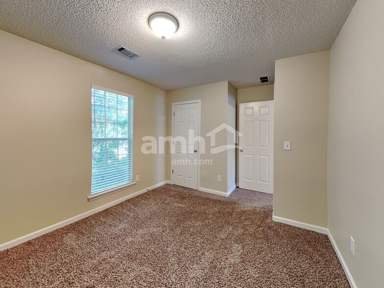 Building Photo - 4020 Angels Dr