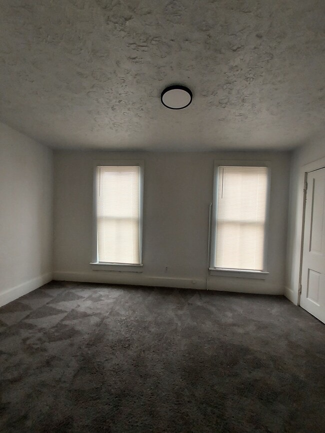 Building Photo - 240 W Main St