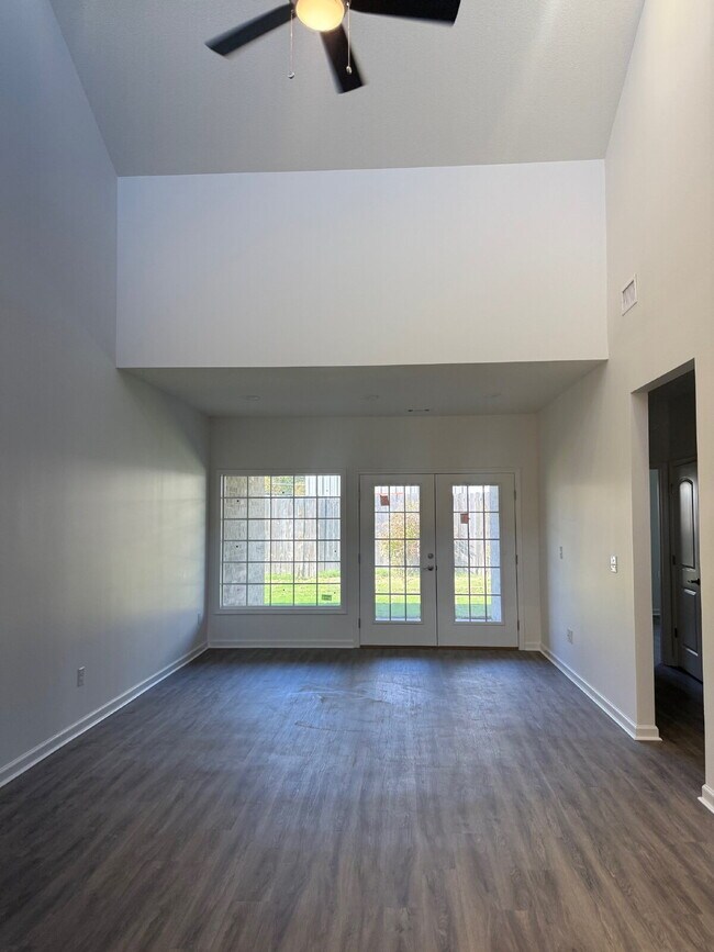 Building Photo - Brand New Luxury 3 Bedroom 2 Bath Condo in Jonesboro!