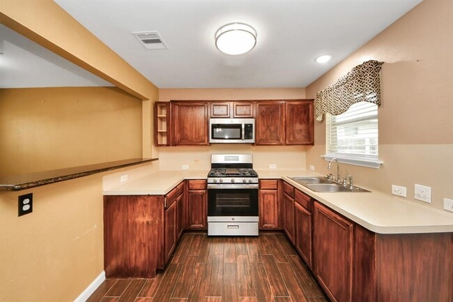 Building Photo - 7611 Legacy Pines Dr