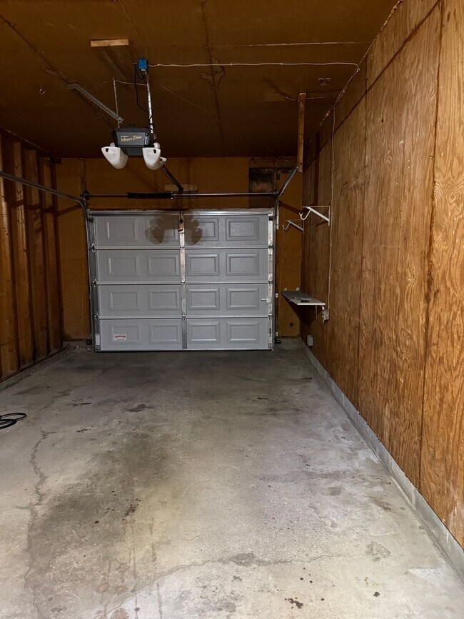 Building Photo - 2406 Skeels Ave