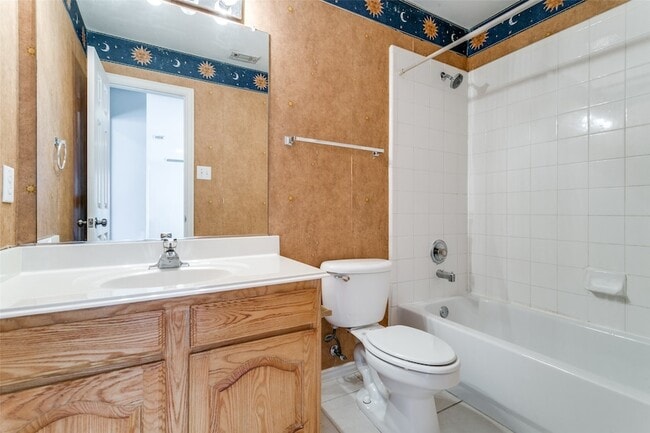 Building Photo - 511 Poplar Ln