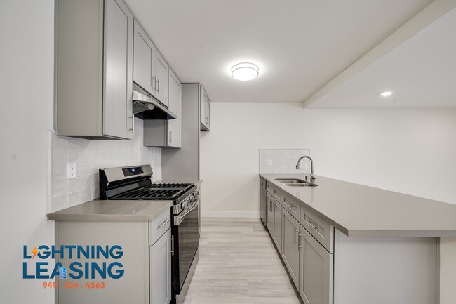 Building Photo - 6738-6733 Independence Ave