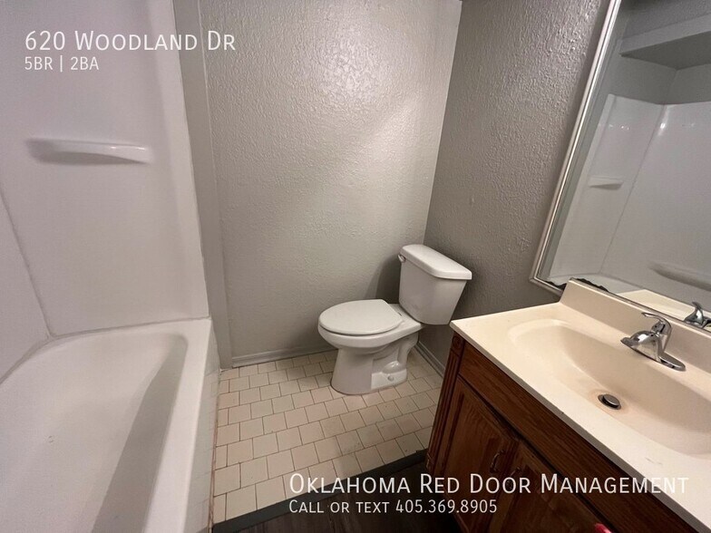Building Photo - 620 Woodland Dr