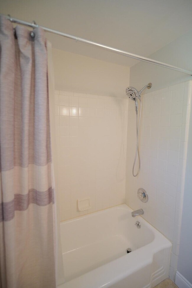 Building Photo - 1506 Sharon Rd