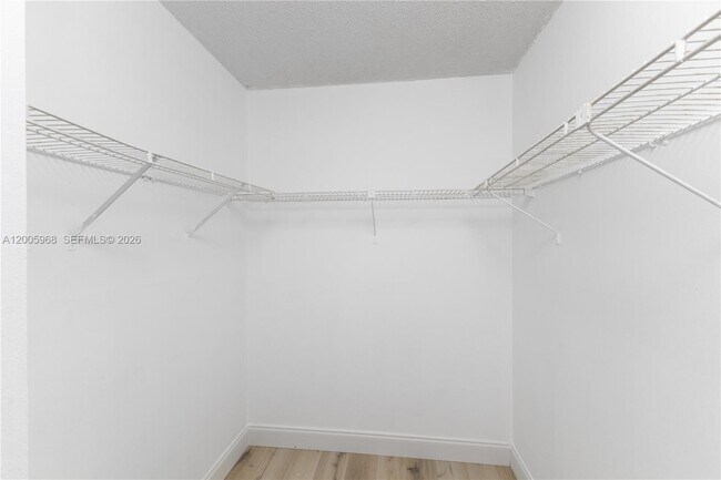 Building Photo - 7601 E Treasure Dr