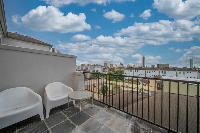 Building Photo - 2905 Bering Dr