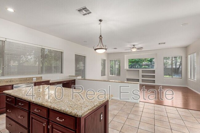 Building Photo - 463 W Canary Way