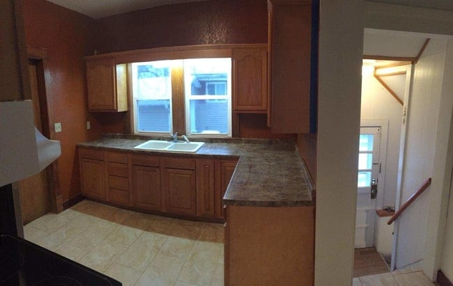 Building Photo - 1134 Bertch Ave