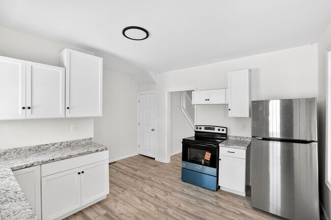 Building Photo - 398-400 N. Maple Ave