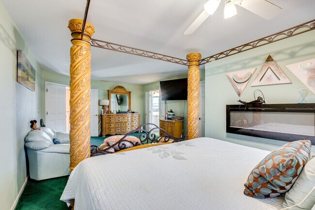 Building Photo - 14 Normandy Dr