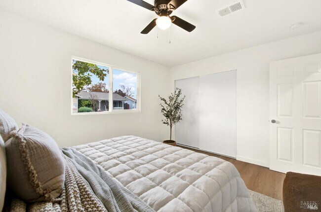 Building Photo - 6610 Oak Leaf Ct