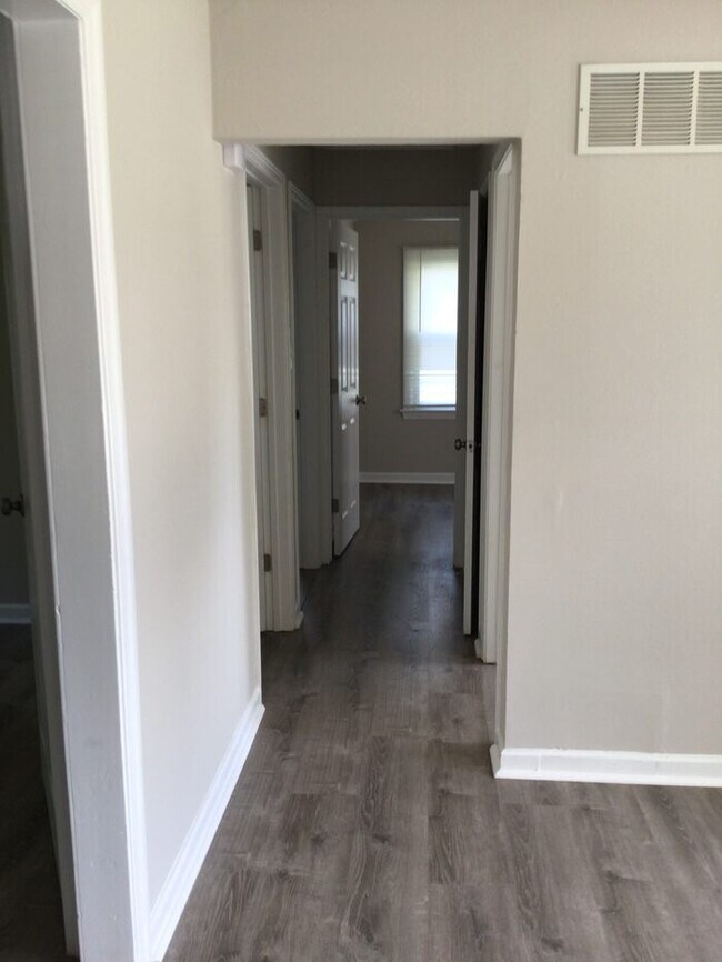 Building Photo - An elegant rental home in Saint Louis!