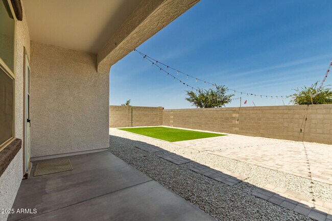 Building Photo - 5875 N 195th Dr
