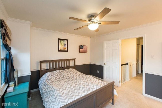 Building Photo - 3 br, 2.5 bath Townhome - 7111 Bradshaw Ct E