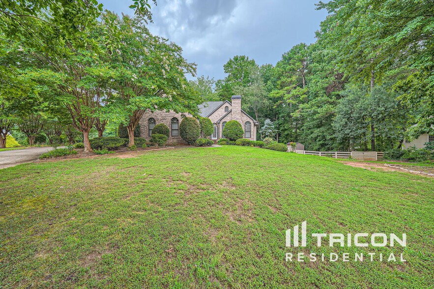 Building Photo - 8015 Victoria Ln