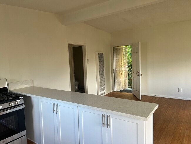 Building Photo - 652 San Juan Ave