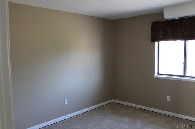 Building Photo - 3948 Ridge Lea Rd