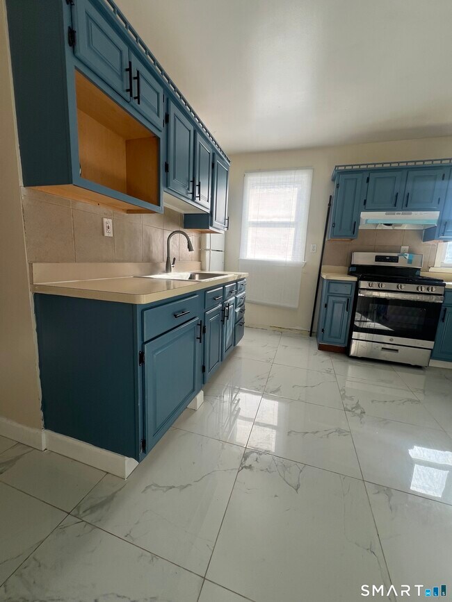 Building Photo - 352 Wilmot Ave