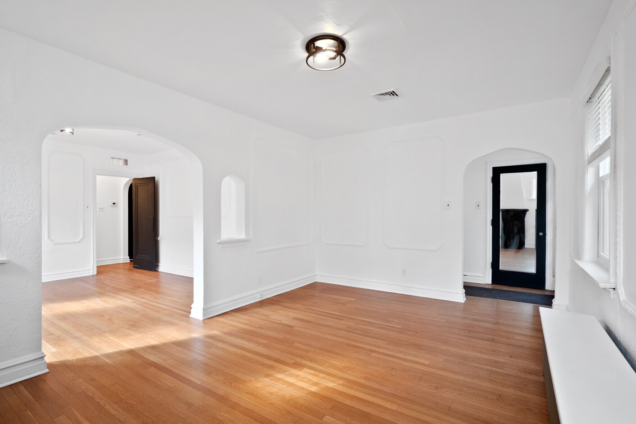 Building Photo - 7246 Amherst Ave