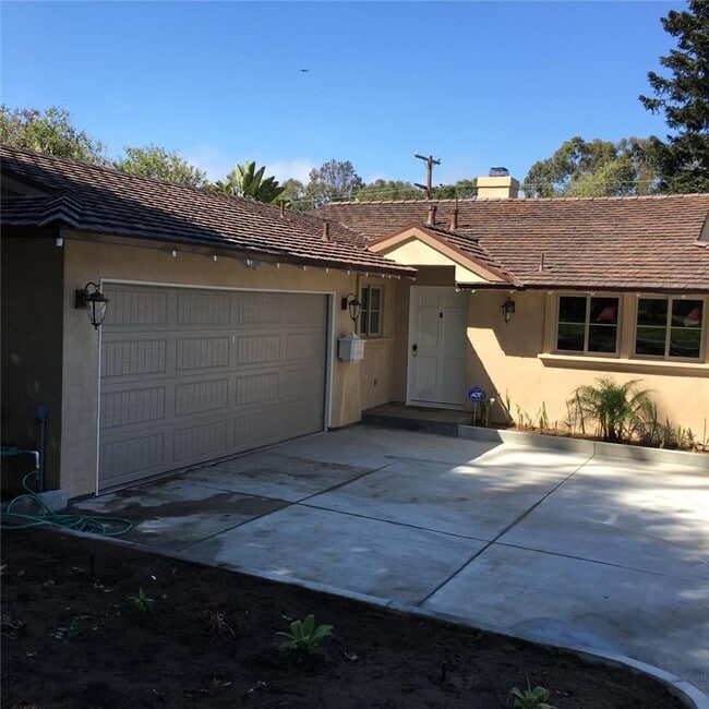 Primary Photo - 3329 Palos Verdes Dr N