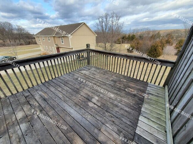 Building Photo - Gorgeous Modern Shawnee Townhome!! So much...