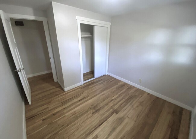 Building Photo - Charming 3-Bedroom Oasis with Expansive Yard and Driveway!