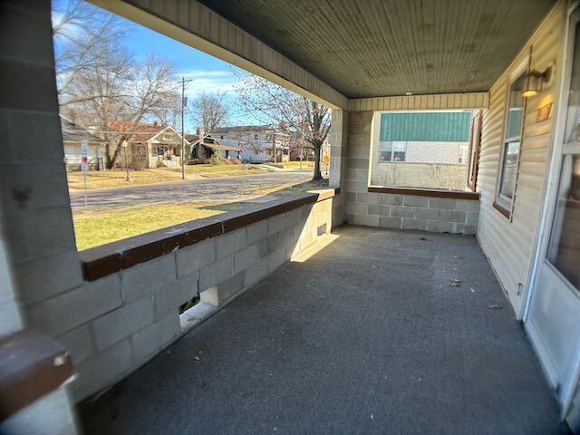 Building Photo - Home near Downtown and Bradley University