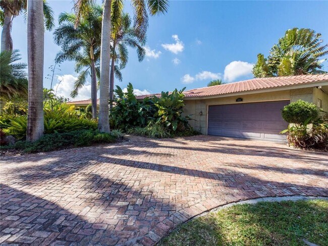 Building Photo - 2319 NE 16th Ave