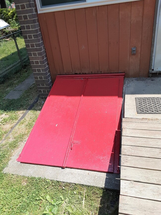 Building Photo - 716 Chesapeake Dr