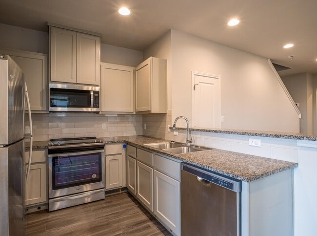 Building Photo - 213 Peruna Dr