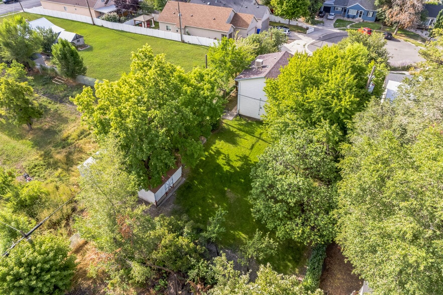 Areial of back yard - 401 E Maxwell Ln