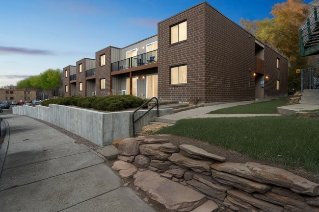 Building Photo - Highlands Apartments