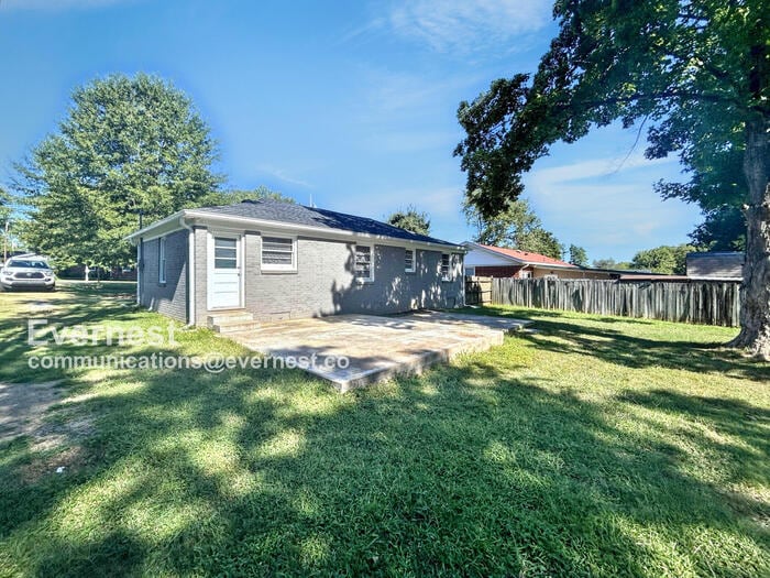 Building Photo - 1029 Edgewood Dr