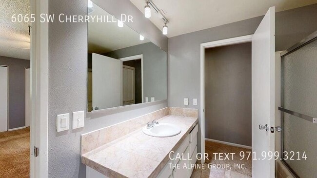 Building Photo - 6065 SW Cherryhill Dr