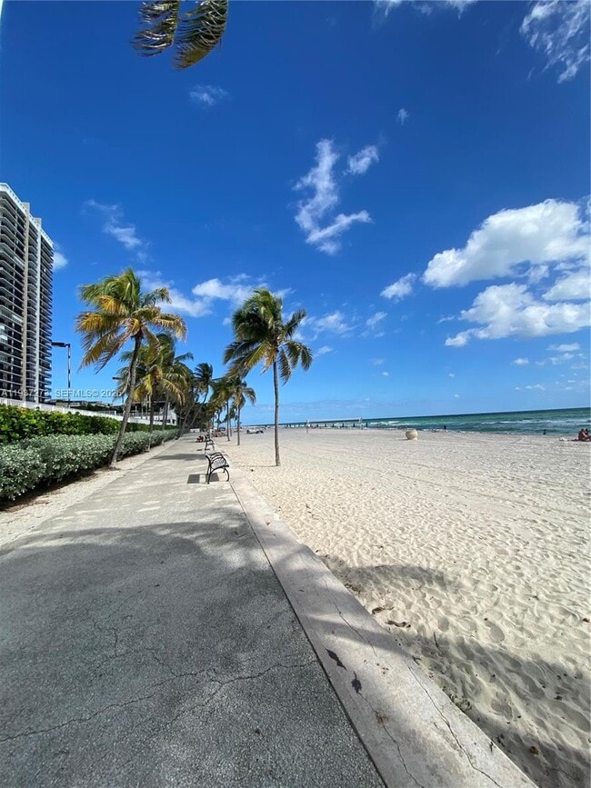 Building Photo - 2500 NE 209th Terrace