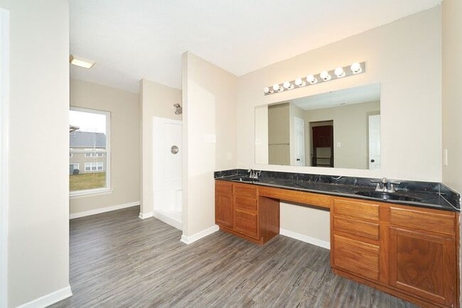 Building Photo - Large 4 Bedroom and Brownsburg Schools!