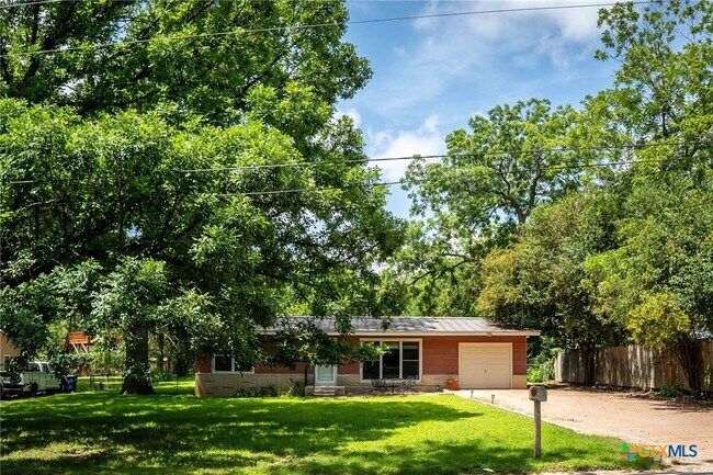 Primary Photo - 2052 Gruene Rd